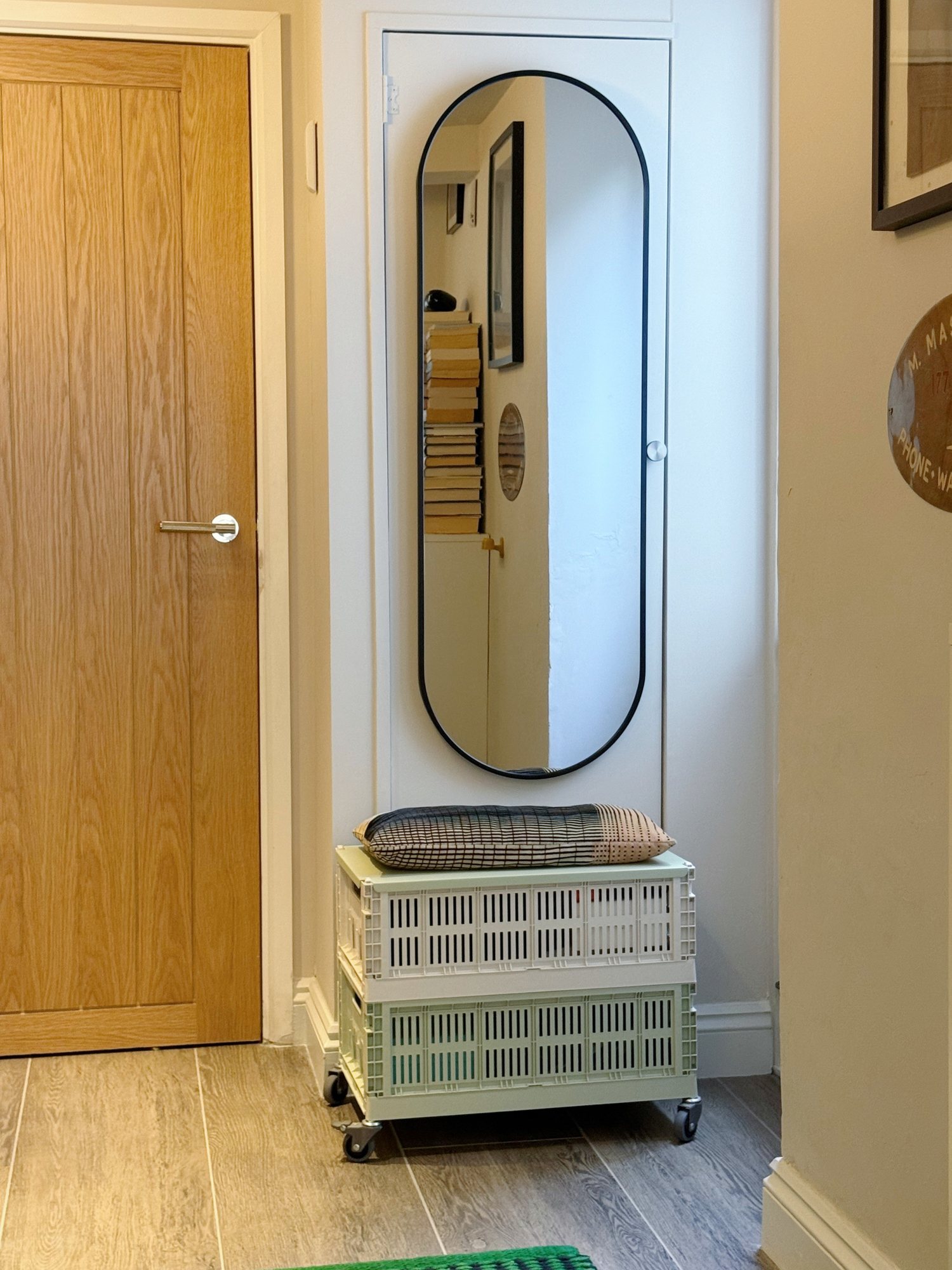NoHi, the hallway mirror and wardrobe