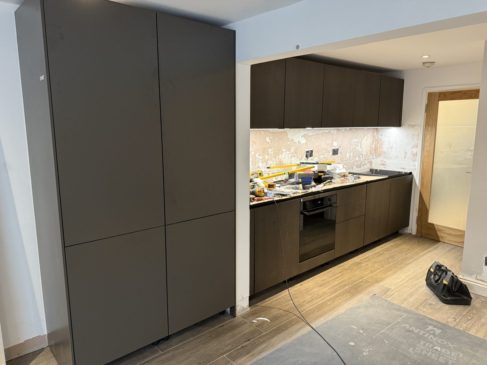 NoHi, The tall units and kitchen fitted